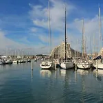 Le Grand Bleu, Motte, * Λα Γκραντ-Μοτ