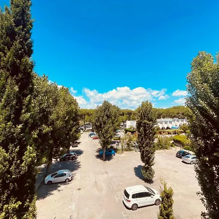 Le Grand Bleu, Motte, La Grande Motte